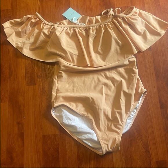 New. Cupshe Ruffle Off Shoulder One-piece Swimsuit Size L - Picture 3 of 9